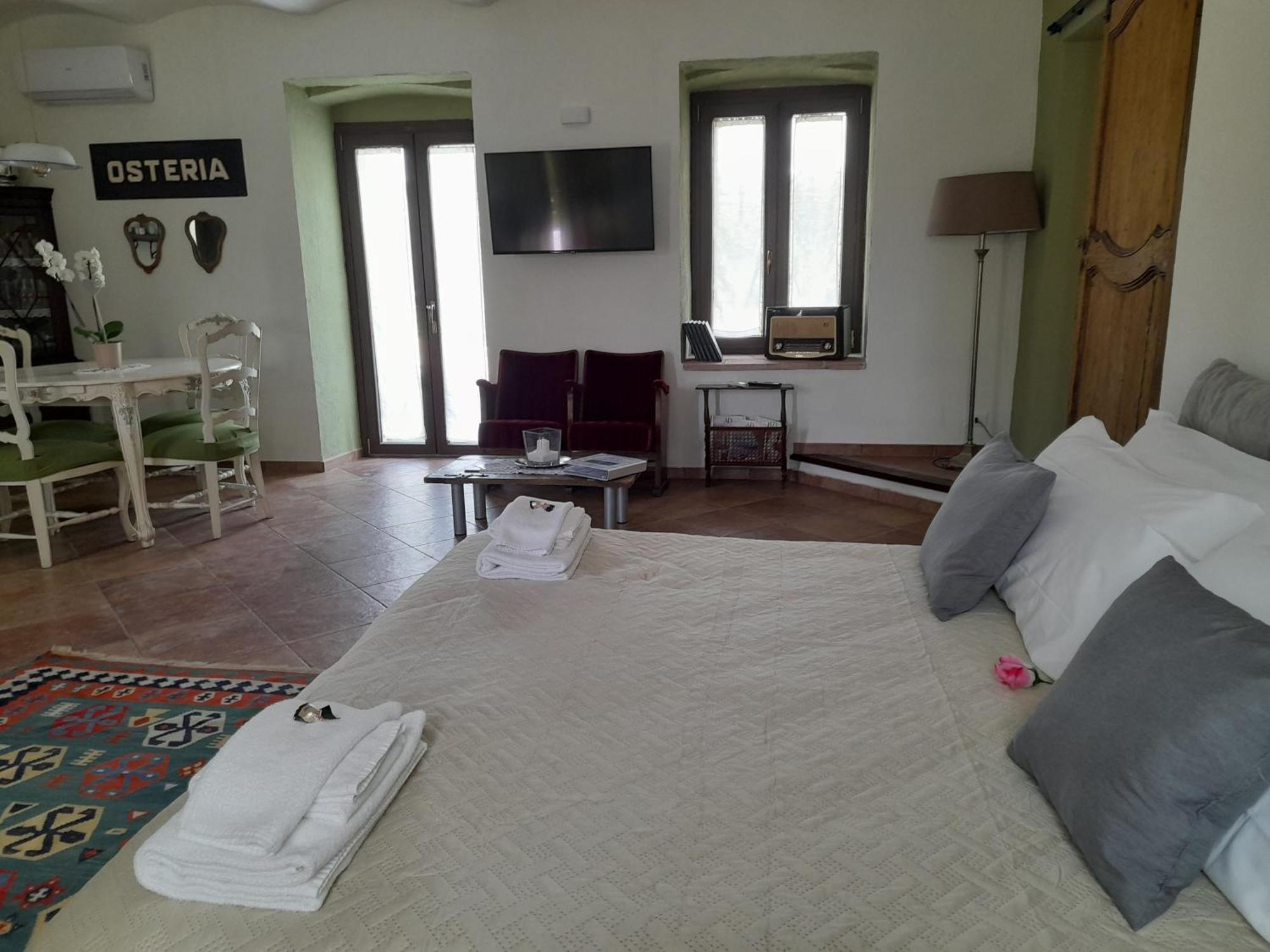 Madama Langa Country House Con Piscina Nelle Vigne Montelupo Albese Exterior foto